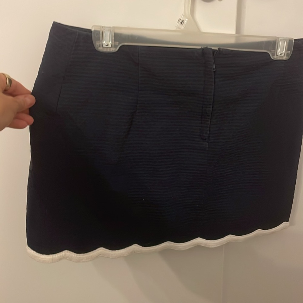 Lilly Pulitzer Blue and White Scalloped Mini Skort - Picture 4 of 6